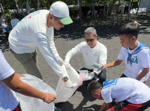 Pelaksana Tugas (Plt) Direktur Utama PTK Eko Cahyadi di Pantai Tangkoko, Batuputih, Kota Bitung, Sulawesi Utara pada Sabtu (18/7/2026). Foto: Widya Islamiati/kumparan