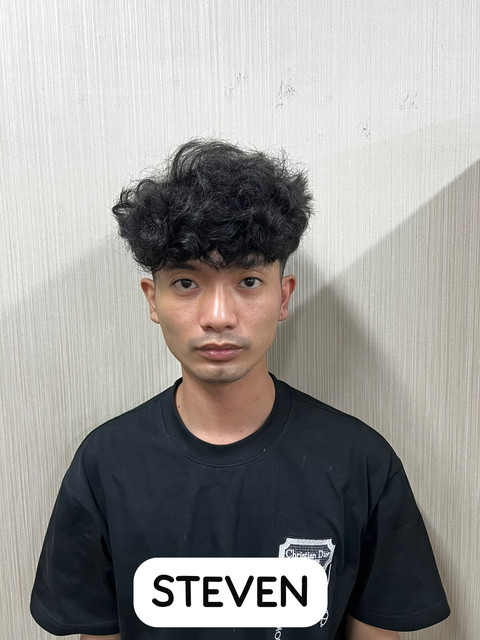 Lima pelaku yang diamankan Bareskrim saat menggerebek Apartemen Basura City Jatinegara. Foto: Dok. Bareskrim Polri