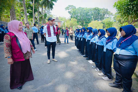 Wakil Menteri Sosial Agus Jabo Priyono meninjau Masa Pengenalan Lingkungan Sekolah (MPLS) di Sekolah Rakyat Kabupaten Magelang, Minggu (19/7/2026). Foto: Kemensos RI