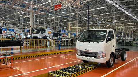 Aktivitas produksi pabrik PT Isuzu Astra Motor Indonesia (IAMI) di Karawang, Jawa Barat, Senin (20/7/2026). Foto: Sena Pratama/kumparan