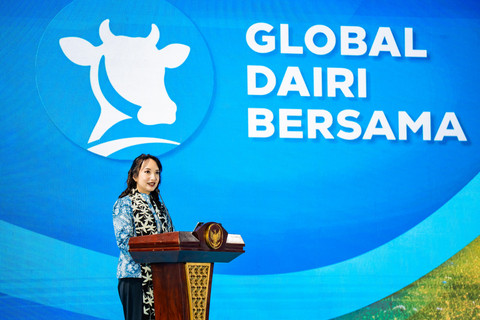 Chief Executive Officer (CEO) Savoria Group, Ihsan Mulia Putri, memberikan sambutan saat menghadiri Groundbreaking peternakan susu PT Global Dairi Bersama di Brebes, Jawa Tengah, Senin (20/7/2026). Foto: PT Global Dairi Bersama