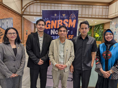 Produser Agung Saputra bersama LSF dan BPI dalam acara Gerakan Nasional Budaya Sensor Mandiri di Depok, Jawa Barat, Selasa (21/7/2026). Foto: Vincentius Mario/kumparan