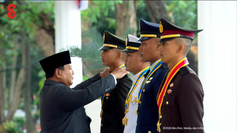 Proses peraih Adhi Makayasa yang dilantik oleh Presiden Prabowo Subianto di Istana Merdeka, Rabu (22/7/2026). Foto: YouTube/ Sekretariat Presiden