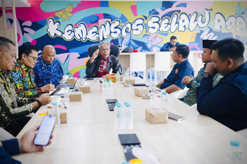 Wamensos Agus Jabo menerima audiensi pengurus Karang Taruna Kota Yogyakarta di kantor Kemensos, Selasa (21/7/2026). Foto: Kemensos RI