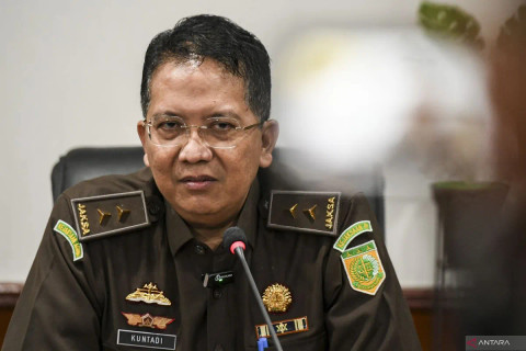 Direktur Penyidikan Jampidsus Kejagung Kuntadi memberikan keterangan pers terkait kasus tindak pidana korupsi dalam tata niaga komoditas timah wilayah Izin Usaha Pertambangan (IUP) PT Timah tahun 2015-2022 di Kejagung, Jakarta, Senin (1/4/2024). Foto: Hafidz Mubarak A/ANTARA FOTO
