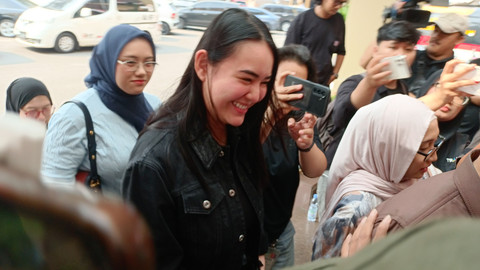 Amanda Manopo sambangi Polres Metro Jakarta Selatan pada Rabu (22/7/2026). Foto: Aprilandika Pratama/kumparan