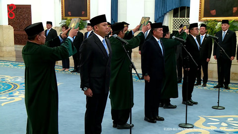 Presiden Subianto melantik Kepala BGN dan Gubernur dan Wagub Universitas Republik Indonesia di Istana Negara, Jakarta, Rabu (22/7/2026). Foto: YouTube/ Sekretariat Presiden