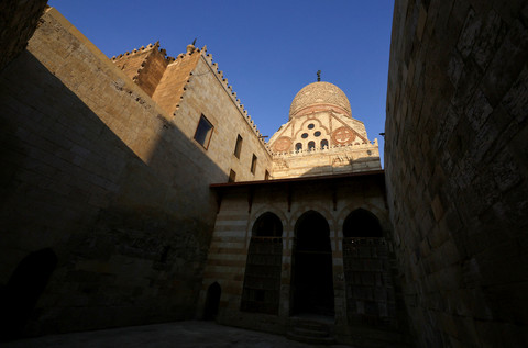 Kubah makam bersejarah masjid Sultan Qaitbay, yang dibangun antara tahun 1472 dan 1474 oleh Sultan Al-Ashraf Qaitbay selama Kesultanan Mamluk setelah upacara pembukaannya kembali di Kairo, Mesir, Senin (20/7/2026). Foto: Mohamed Abdel Ghany/REUTERS