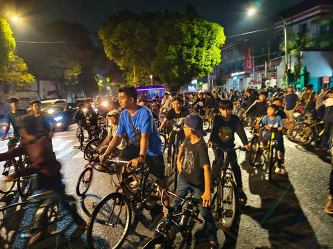 Para pesepeda Jogja Last Friday Ride (JLFR). Foto: Arfiansyah Panji Purnandaru/kumparan