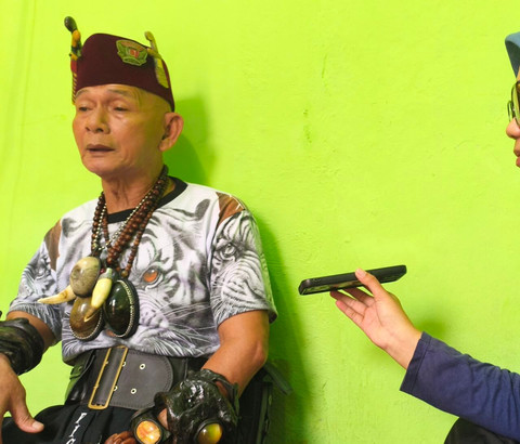 Gambar 2. Wawancara Penulis dengan Engkong Salim