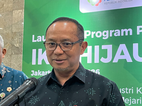Kepala Departemen Surveillance dan Kebijakan Sektor Jasa Keuangan OJK Agus Firmansyah 
di Kantor Kemenperin, Jakarta Selatan, Kamis (23/7/2026). Foto: Widya/kumparan