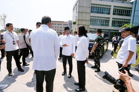 Menteri Sosial Saifullah Yusuf dan Menteri Pariwisata Widiyanti Putri Wardhana teken MoU pembangunan Sekolah Rakyat permanen di Kampus Poltekpar NHI Bandung guna wujudkan generasi emas 2045, Kamis (23/7/2026). Foto: Dok. Kemensos