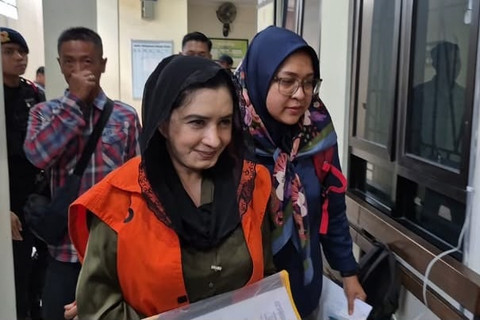 Terdakwa mantan Bupati Pekalongan periode 2021-2025 dan 2025-2030 Fadia Arafiq bersiap menjalani sidang perdana kasus dugaan korupsi pengadaan barang/jasa dan gratifikasi di Pengadilan Tipikor Kota Semarang, Jawa Tengah, Kamis (23/7/2026). Foto: Intan Alliva Khansa/kumparan