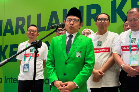 Ketua Umum PKB Muhaimin Iskandar memberikan keterangan pers usai menghadiri Puncak Harlah PKB ke-28 di JCC, Senayan, Jakarta, Kamis (23/7/2026).
 Foto: Nasywa Athifah/kumparan