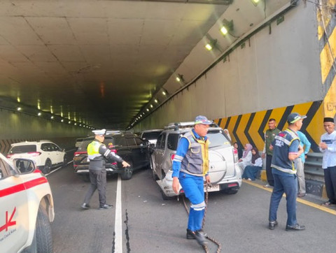 Kecelakaan Beruntun 4 Mobil di Tol JORR Pasar Rebo. Foto: Dok. Istimewa