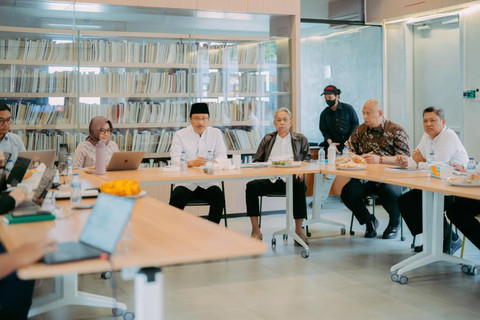Menteri Sosial Saifullah Yusuf dan Wakil Menteri Sosial Agus Jabo Priyono gandeng ICW untuk perkuat mitigasi pencegahan korupsi dalam pengadaan barang dan jasa pada program Sekolah Rakyat, Jumat (24/7/2026).  Foto: Dok. Kemensos