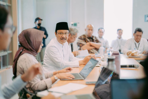 Menteri Sosial Saifullah Yusuf dan Wakil Menteri Sosial Agus Jabo Priyono gandeng ICW untuk perkuat mitigasi pencegahan korupsi dalam pengadaan barang dan jasa pada program Sekolah Rakyat, Jumat (24/7/2026).  Foto: Dok. Kemensos