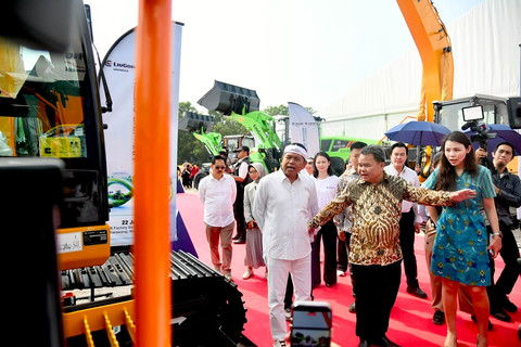 Gubernur Jabar Dedi Mulyadi lakukan groundbreaking pabrik alat berat elektrik LiuGong di Karawang sebagai fasilitas manufaktur pertama di Indonesia untuk akselerasi pembangunan dan efisiensi, Selasa (22/7/2026). Foto: Dok. Diskominfo Jabar