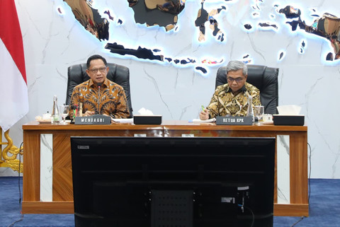 Mendagri Tito Karnavian (kiri) tegaskan komitmen perkuat pencegahan korupsi di daerah melalui sinergi dengan KPK serta kunjungan pencegahan di 10 klaster wilayah, Jumat (24/7/2026). Foto: Dok. Kemendagri