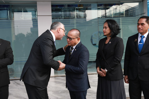 Menteri P2MI Mukhtarudin (tengah) terima kunjungan Menteri Tenaga Kerja Turki Vedat Isikhan untuk bahas penguatan kerja sama bilateral dan pelindungan Pekerja Migran Indonesia, Jumat (24/7/2026). Foto:  Dok. P2MI