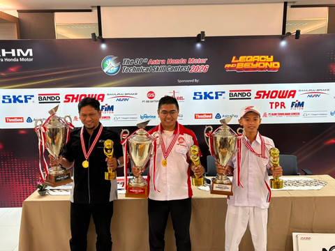 Para pemenang Astra Honda Motor Technical Skill Competition (AHM TSC) dari beberapa kategori. Foto: Alvian Yoga Yulianto/kumparan