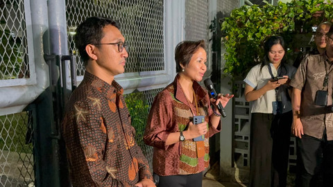 Juru bicara KPK, Budi Prasetyo (kiri), dan Deputi Koordinasi dan Supervisi (Korsup) KPK, Ely Kusumastuti (kanan), di Rutan KPK, Jakarta Selatan, Jumat (24/7/2026). Foto: Nauval Pratama/kumparan