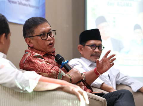 Sekjen PDIP Hasto Kristiyanto dalam acara Room Diskusi Serial 7 bertajuk "NU Masa Depan & Masa Depan NU: Sinergitas Pemikiran Nasionalis dan Agama" yang digelar Yayasan Talibuana Nusantara di Jakarta Selatan, Jumat (24/7/2026). Foto: PDIP