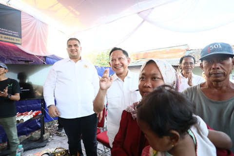 Mendagri Tito Karnavian dan Menteri PKP Maruarar Sirait tinjau program BSPS di Bandung serta apresiasi mekanisme "tender rakyat" yang transparan untuk perumahan MBR, Sabtu (25/7/2026). Foto: Kemendagri RI