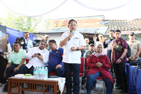 Mendagri Tito Karnavian dan Menteri PKP Maruarar Sirait tinjau program BSPS di Bandung serta apresiasi mekanisme "tender rakyat" yang transparan untuk perumahan MBR, Sabtu (25/7/2026). Foto: Kemendagri RI