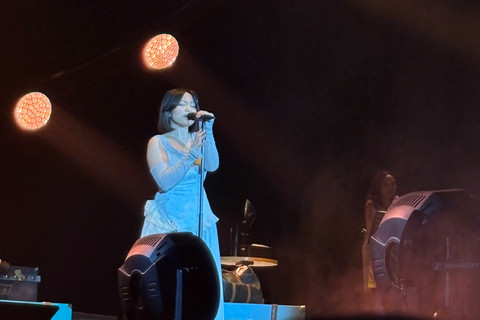 Bernadya menggelar album showcase Semoga Hanya di Mimpi yang digelar di Tennis Indoor Senayan pada Sabtu (25/7/2026).
Foto: Aykaputri Rahmani/kumparan
