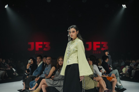 Koleksi dari Lil Public di fashion show JF3 "L'Entre-Deux: Interwoven Identities" di Summarecon Mall Kelapa Gading, Jakarta Utara, Kamis (23/7/2026). Foto: JF3