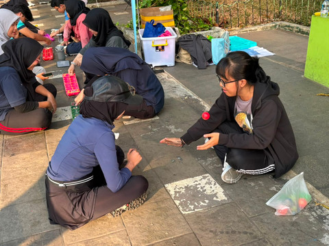 Momen serunya warga bermain permainan tradisional di kawasan CFD Rasuna Said, Jakarta Selatan, Minggu (26/7/2026).  Foto: Nauval Pratama/kumparan