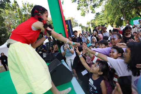 Penampilan Mazaya Amania saat di acara kumparanMOM Festival Hari Anak 2026 di Ex Taman Anggrek, GBK, Jakarta, Minggu (26/7/2026). Foto: Jamal Ramadhan/kumparan