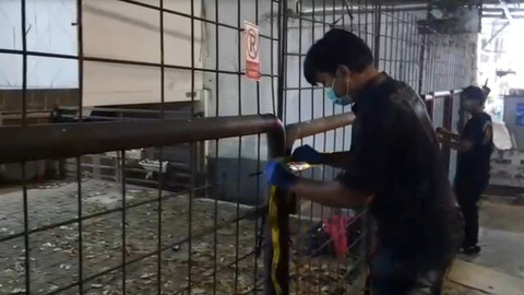 Polisi lakukan olah tempat kejadian perkara (TKP) di Mordent Esthetic Clinic Kramat Pela, Kebayoran Baru, Jakarta, MInggu (26/7/2026). Foto: Rayyan Farhansyah/kumparan