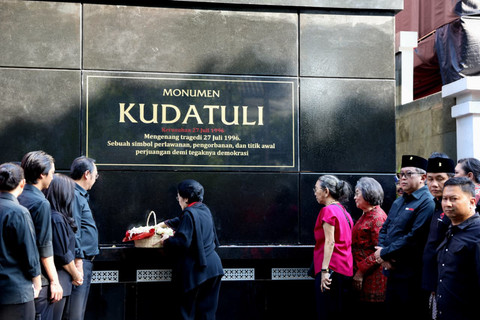 Ketua Umum PDIP, Megawati Soekarnoputri saat menyampaikan pidato pada peresmian Monumen Kudatuli di Kantor DPP PDIP, Jakarta, Senin (27/7/2026). Foto: Dok. PDIP