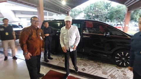 Presiden ke-7 Joko Widodo di Bandara Adi Soemarmo untuk melanjutkan safari politik bersama PSI ke NTT pada Jumat (31/7). Foto: Dok. kumparan
