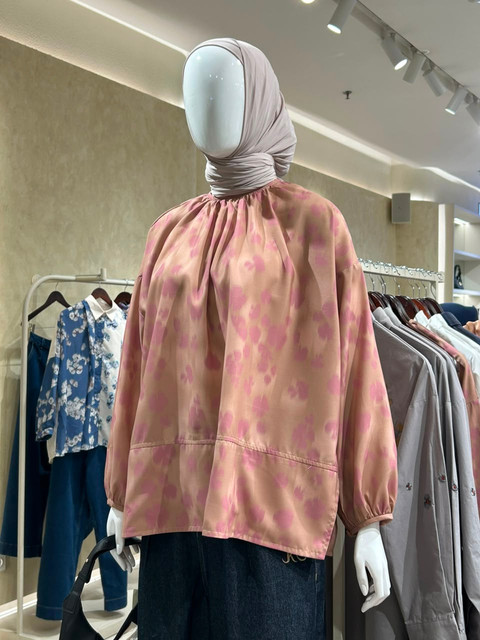 Koleksi terbaru dari brand modest wear KAMI, Kroma Katta, diluncurkan di gerai KAMI Senayan City, Jakarta Pusat, Kamis (30/7/2026). Foto: Judith Aura/kumparan