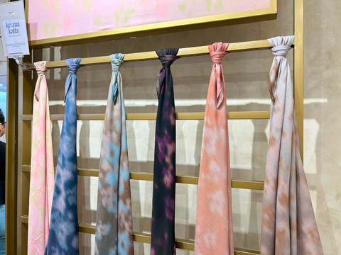 Koleksi terbaru dari brand modest wear KAMI, Kroma Katta, diluncurkan di gerai KAMI Senayan City, Jakarta Pusat, Kamis (30/7/2026). Foto: Judith Aura/kumparan