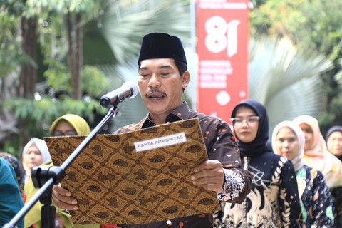 Menteri Sosial Saifullah Yusuf (Gus Ipul) lantik 67 pejabat fungsional Kemensos dan tekankan pentingnya akurasi data bansos, program graduasi kemandirian, serta komitmen pencegahan korupsi, Selasa (4/8/2026). Foto: Dok. Kemensos