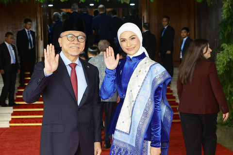 Ketua Fraksi PAN DPR RI Putri Zulkifli Hasan foto bersama Ketua Umum PAN Zulkifli Hasan usai Sidang Tahunan MPR RI dan Sidang Bersama DPR-DPD RI Tahun 2026 di Kompleks Parlemen, Jakarta, Jumat (14/8/2026). Foto: PAN