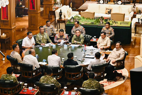 Presiden Prabowo Subianto menerima Panglima TNI Jenderal TNI Agus Subiyanto dan Kapolri Jenderal Pol. Listyo Sigit Prabowo di Hambalang, Kabupaten Bogor, Jawa Barat, Selasa (1/9/2026). Foto: Instagram/ @sekretariat.kabinet