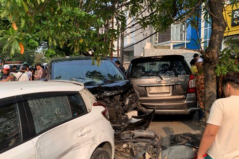 Kecelakaan beruntun di Jalan Menur Pumpungan, Surabaya, Rabu (9/9/2026). Foto: Farusma Okta Verdian/kumparan