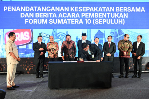 Gubernur Sumut Bobby Afif Nasution, Bersama Mendagri Tito Karnavian, beserta Gubernur dan Wakil Gubernur se-Sumatera, mengikuti Rapat Koordinasi dalam rangka pertemuan tingkat Mentri, Indonesia, Malaysia, Thailand Growth Triangle di Medan, Rabu (9/9) Foto: Diskominfo Sumut YT Hariono