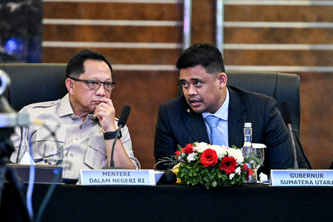 Gubernur Sumut Bobby Afif Nasution, Bersama Mendagri Tito Karnavian, beserta Gubernur dan Wakil Gubernur se-Sumatera, mengikuti Rapat Koordinasi dalam rangka pertemuan tingkat Mentri, Indonesia, Malaysia, Thailand Growth Triangle di Medan, Rabu (9/9) Foto: Diskominfo Sumut YT Hariono
