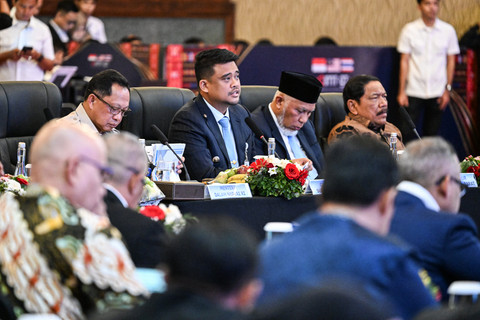 Gubernur Sumut Bobby Afif Nasution, Bersama Mendagri Tito Karnavian, beserta Gubernur dan Wakil Gubernur se-Sumatera, mengikuti Rapat Koordinasi dalam rangka pertemuan tingkat Mentri, Indonesia, Malaysia, Thailand Growth Triangle di Medan, Rabu (9/9) Foto: Diskominfo Sumut YT Hariono