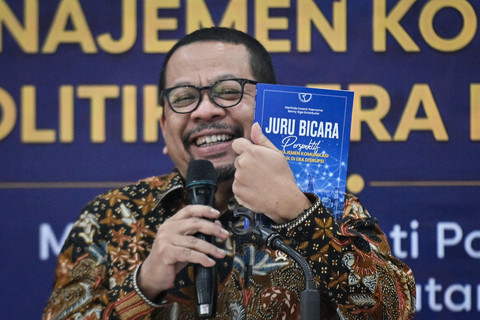 Kepala Badan Komunikasi Pemerintah Muhammad Qodari menyampaikan keynote speech dalam Peluncuran dan Bedah Buku Juru Bicara di ANTARA Heritage Center di Jakarta, Jumat (11/9/2026). Foto: Sulthony Hasanuddin/ANTARA FOTO 
