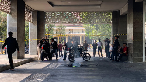 Ratusan mahasiswa menggelar demo di UINSA Surabaya, Senin (21/9/2026). Foto: Farusma Okta Verdian/kumparan