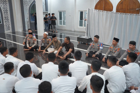 Kadiv Humas Polri Irjen Johnny Eddizon Isir sampaikan pelaksanaan program Subuh Keliling oleh jajaran kepolisian untuk perkuat harkamtibmas secara humanis dan serap aspirasi warga di Jakarta, Sabtu (17/10/2026). Foto: Dok. Polri
