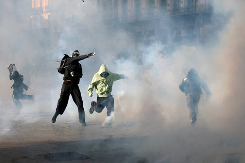 Para pengunjuk rasa berpartisipasi dalam aksi protes mahasiswa di Brussel, Belgia, Sabtu (17/10/2026). Foto: Yves Herman/REUTERS