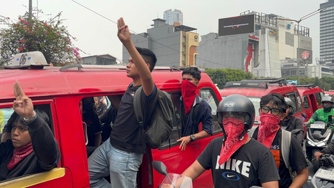 Momen mahasiswa mulai berdatangan di depan Plaza UOB, Rabu (28/10/2026). Foto: Pradya Tirta/kumparan